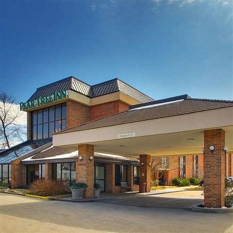 The 10 closest hotels to Lambert .